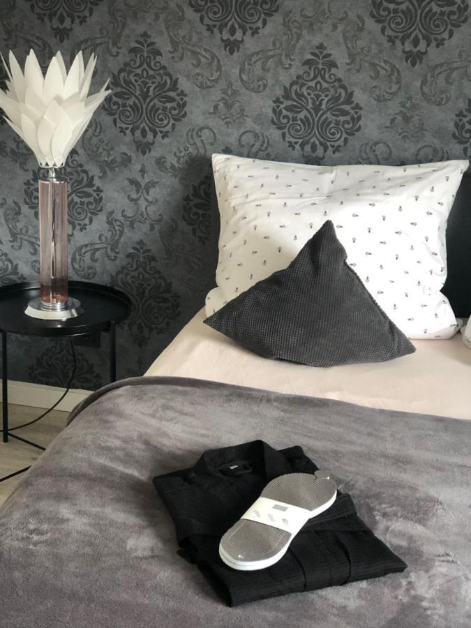 Body Kult Loft - Modernes Appartement Mit 2 Separaten Schlafzimmern Zwickau Exteriör bild